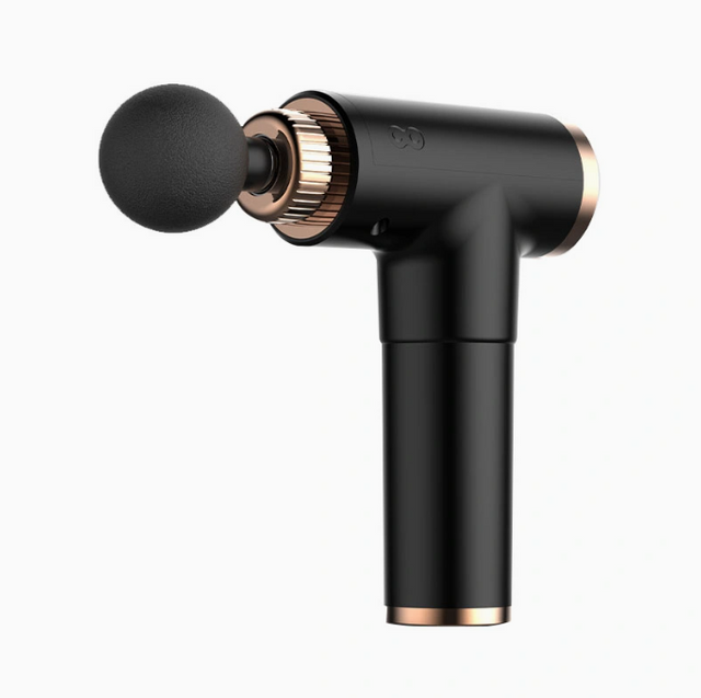 El masajeador muscular de percusión de tejido profundo relaja la pistola de masaje